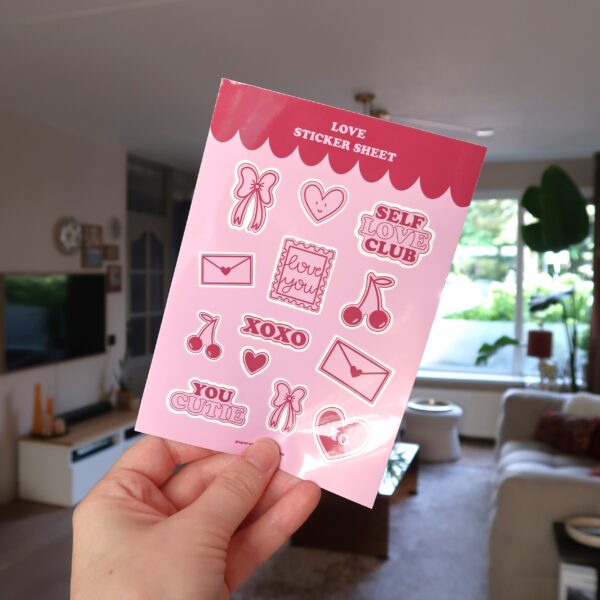 Stickervel met verschillende geïllustreerde stickers die met liefde en of valentijn te maken hebben.