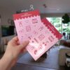 Stickervellen met illustraties die te maken hebben met liefde of valentijn in twee varianten: glossy of mat.