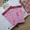 Stickervel met meerdere geïllustreerde stickers voor het journallen. De stickers zijn girly, meisjesachtig en cute.