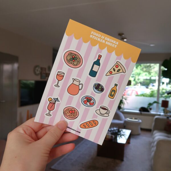 Stickervel met illustraties van eten en drinken, zoals pizza, pasta, olijven en wijn.
