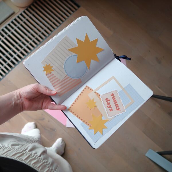 Scrap pack met verschillende papieren illustraties in zomerse en vrolijke kleuren. Perfect voor het journallen of scrapbooken.