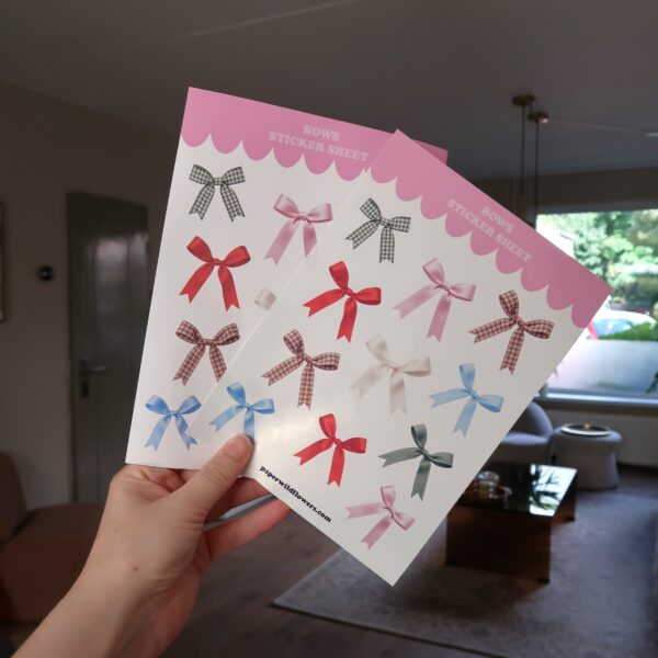 Stickervel met afbeeldingen van verschillende gekleurde strikjes.
