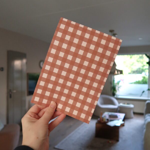 Vel papier met illustraties van een bruin gingham patroon.