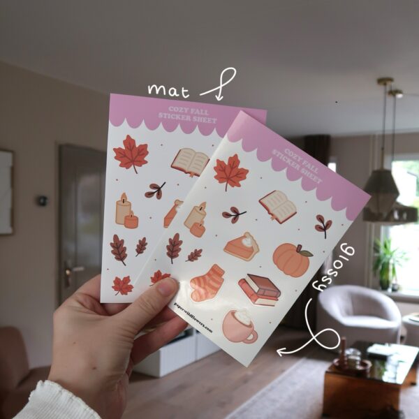 Stickervellen met illustraties in het herfst thema.