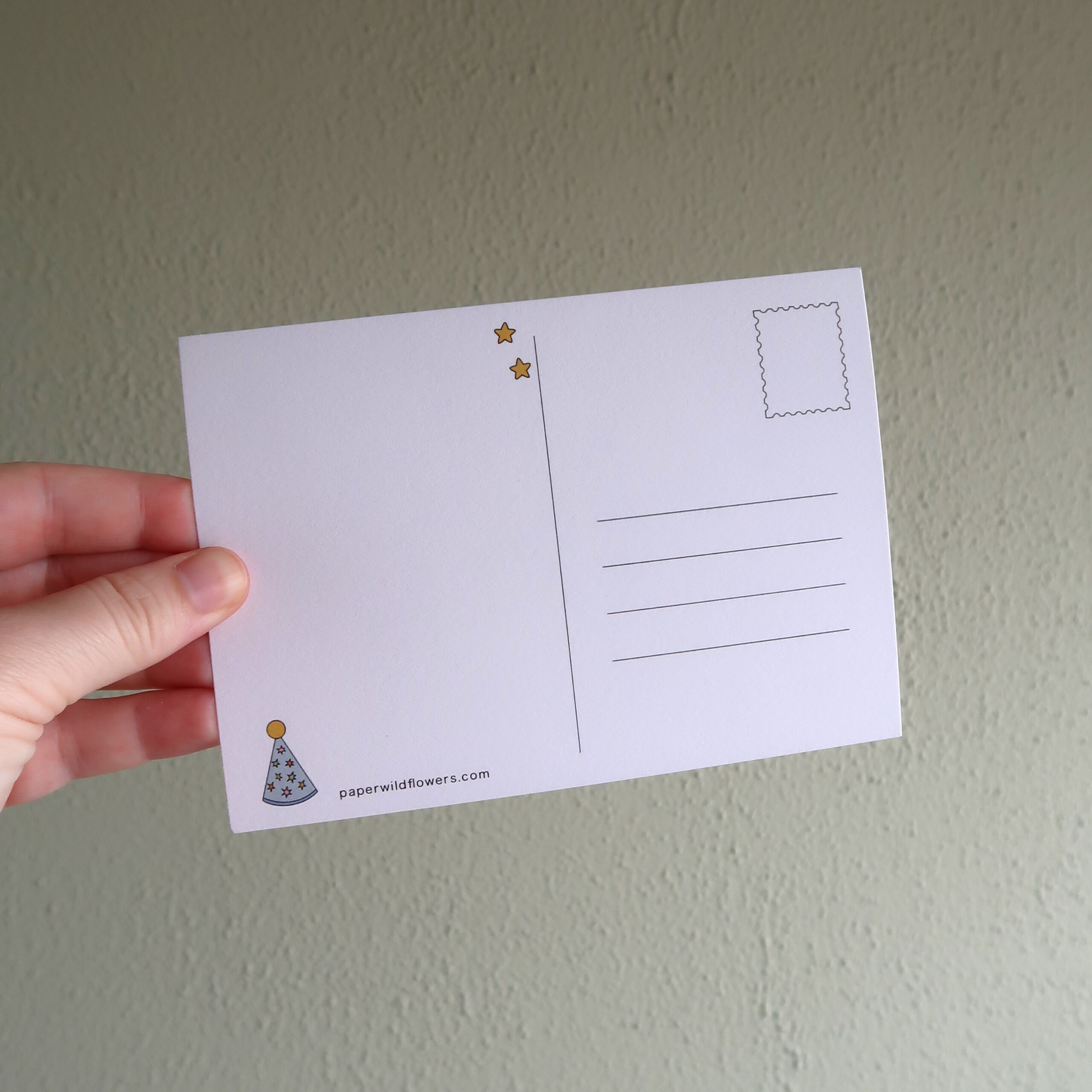 Productafbeelding van een ansichtkaart voor een verjaardag met illustraties van een hondje met een verjaardagshoedje.