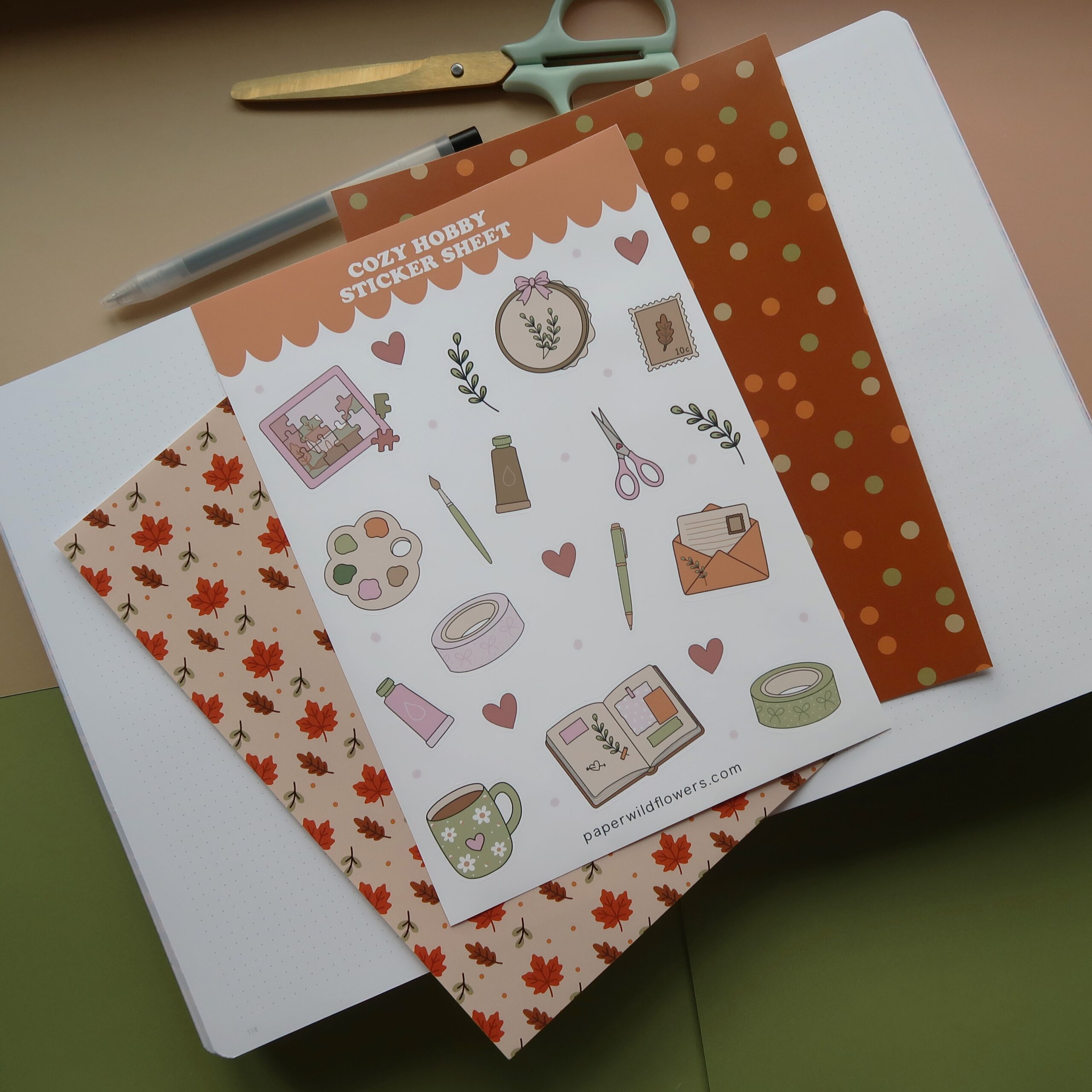 Afbeelding van stickervel met illustraties van cozy hobby's.
